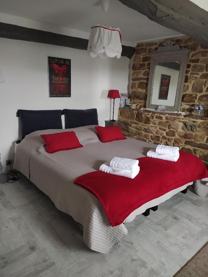 Chambres D'Hotes La Clef Des Champs Montpinchon Экстерьер фото