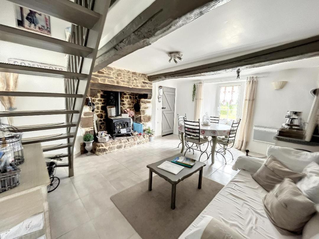 Chambres D'Hotes La Clef Des Champs Montpinchon Экстерьер фото