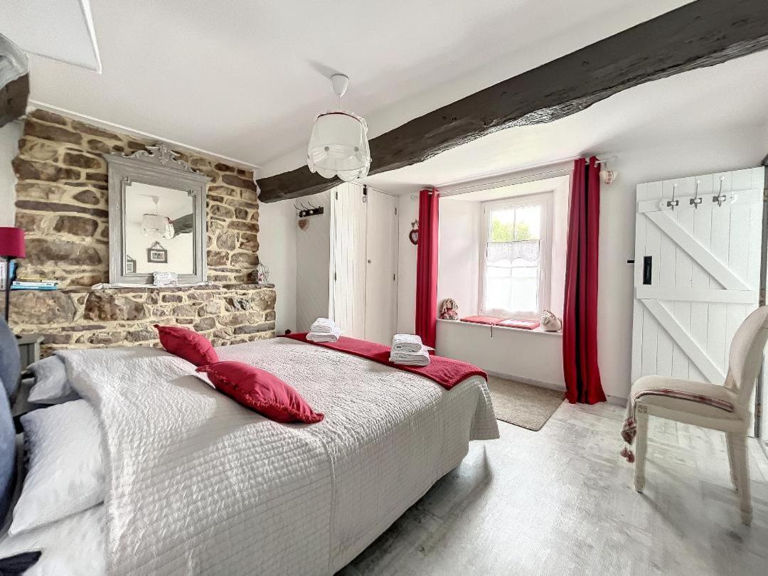 Chambres D'Hotes La Clef Des Champs Montpinchon Экстерьер фото
